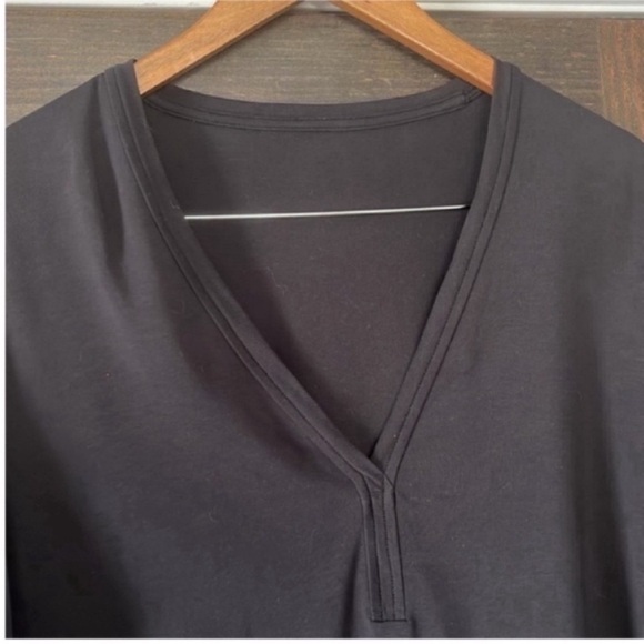 Lululemon Back In Action V-Neck - Picture 5 of 11